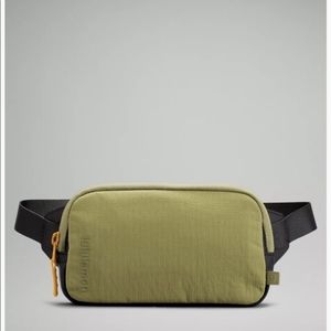 Lululemon NWT Mini Belt Bag